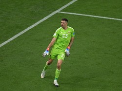 Emi Martinez adalah orang yang sangat positif dan dia memberi tahu rekan-rekannya, dia akan menggagalkan sejumlah penalti, ujar Pelatih Argentina Lionel Scaloni dikutip BBC. (Foto: dpa/picture alliance via Getty I/picture alliance)