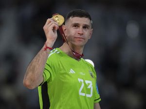 Emiliano Martinez Dapat Dukungan dari Legenda Aston Villa