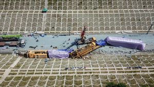 Proses Evakuasi Kereta Teknis KCJB Anjlok yang Tewaskan 2 Pekerja China