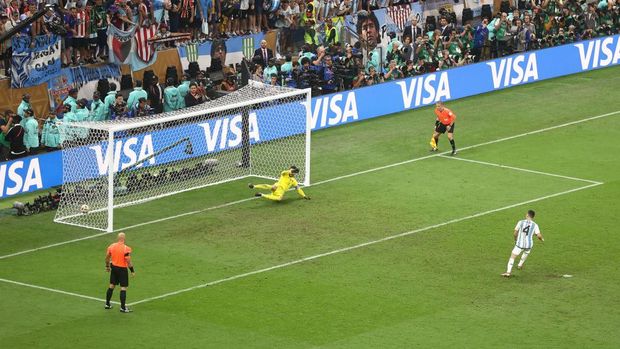 LUSAIL CITY, QATAR - DECEMBER 18: Gonzalo Montiel of Argentina scores the winning penalty during the penalty shoot out to win the FIFA World Cup for Argentina during the FIFA World Cup Qatar 2022 Final match between Argentina and France at Lusail Stadium on December 18, 2022 in Lusail City, Qatar. (Photo by James Williamson - AMA/Getty Images)