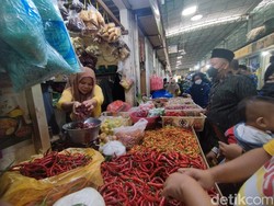 Harga Komoditas di Pasar Gresik Naik Jelang Nataru, Distribusi Migor Telat