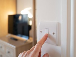 Setop 5 Kebiasaan Ini Kalau Mau Hemat Listrik di Rumah