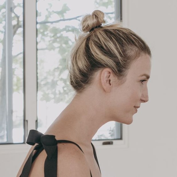 gambaran seseorang dengan postur tubuh membungkuk