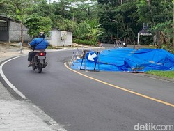 Jalan Pangandaran-Banjar yang Ambles Tak Kunjung Diperbaiki