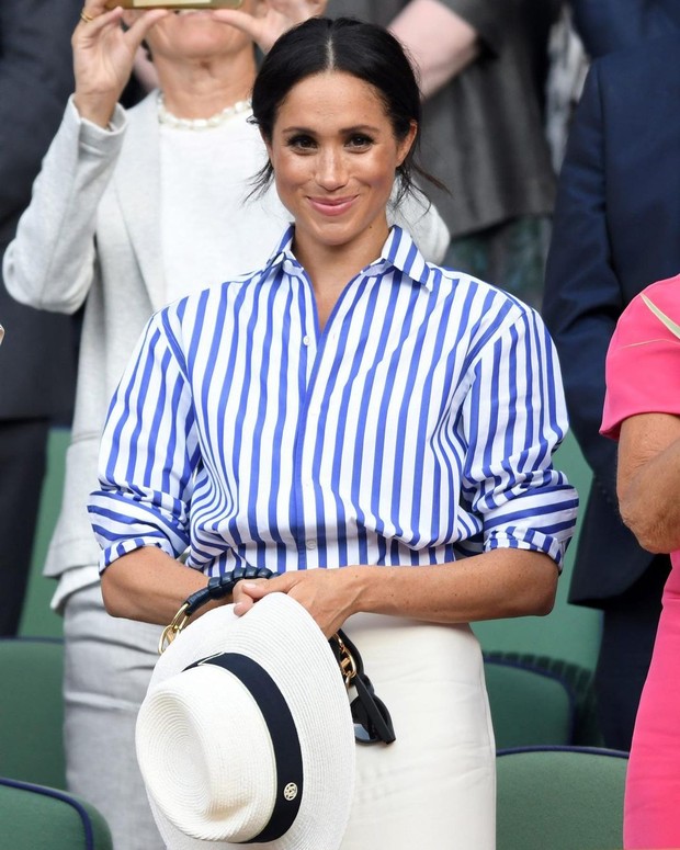 Busa bermotif garis milik Meghan Markle yang curi perhatian