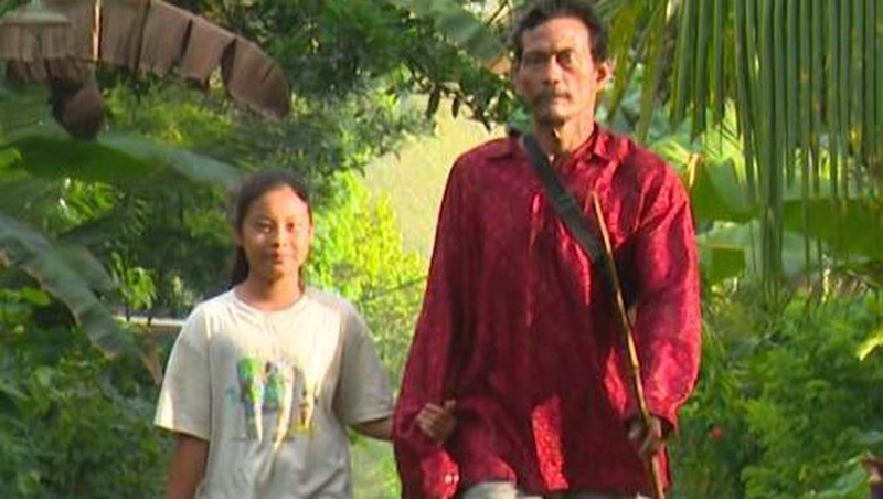 Kisah Amel Rawat Ayah Penderita Stroke Seorang Diri, Yuk Kita Bantu!