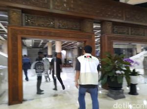 KPK Geledah DPRD Jatim, Sita Uang hingga Dokumen KPK Geledah DPRD Jatim, Sita Uang hingga Dokumen