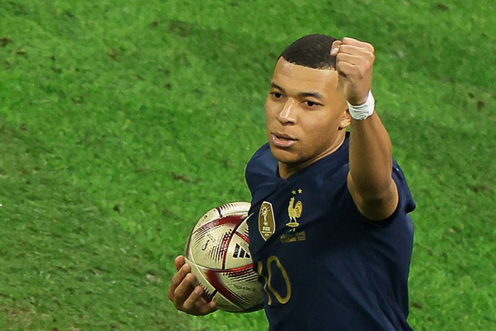 Frances forward #10 Kylian Mbappe celebrates scoring his teams first goal from the penalty spot during the Qatar 2022 World Cup football final match between Argentina and France at Lusail Stadium in Lusail, north of Doha on December 18, 2022. (Photo by Odd ANDERSEN / AFP) (Photo by ODD ANDERSEN/AFP via Getty Images)