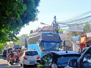 Libur Sekolah dan Nataru, Lalu Lintas di Jalanan Bali Mulai Padat Libur Sekolah dan Nataru, Lalu Lintas di Jalanan Bali Mulai Padat