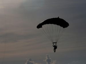 Mengintip Latihan Terjun Tempur Pasukan Elite Indonesia-AS