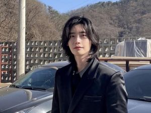 6 Foto Lee Jong Suk Jalani Diet Ketat Demi Pangkas 10 Kg, Cuma Makan Telur Rebus