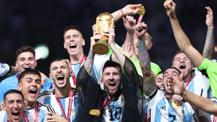 Lionel Messi LUSAIL CITY, QATAR - DECEMBER 18: Lionel Messi of Argentina lifts the FIFA World Cup Qatar 2022 Winner's Trophy during the FIFA World Cup Qatar 2022 Final match between Argentina and France at Lusail Stadium on December 18, 2022 in Lusail City, Qatar. (Photo by Julian Finney/Getty Images)