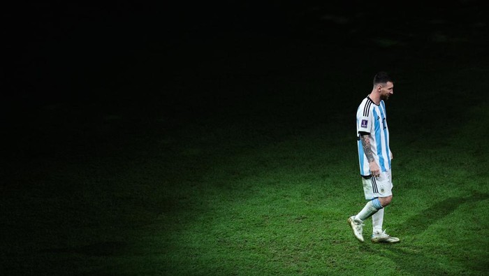 LUSAIL CITY, QATAR - DECEMBER 18: Lionel Messi of Argentina walks to the podium at the award ceremony following the FIFA World Cup Qatar 2022 Final match between Argentina and France at Lusail Stadium on December 18, 2022 in Lusail City, Qatar. (Photo by Liu Lu/VCG via Getty Images)