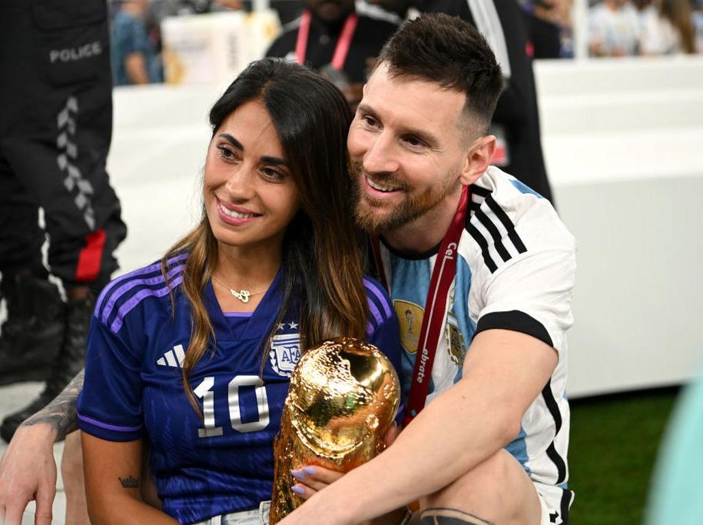 8 Momen Langka Lionel Messi Peluk Anak - Istri Setelah Menang Piala Dunia