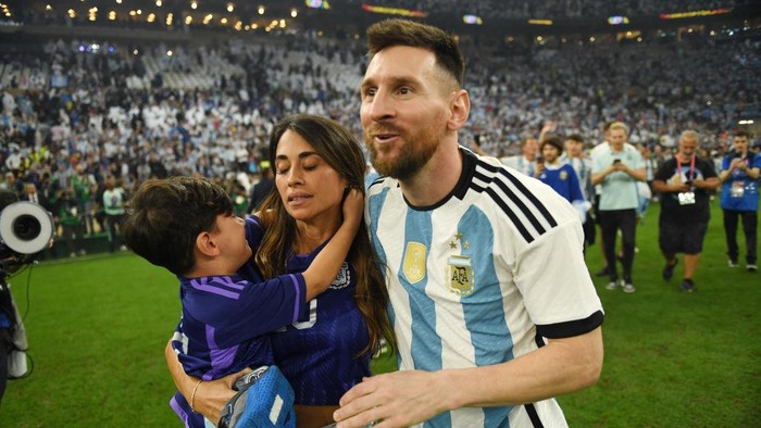 LUSAIL CITY, QATAR - DECEMBER 18: Lionel Messi of Argentina celebrates with his wife Antonela Roccuzzo and the FIFA World Cup Qatar 2022 Winners Trophy following the FIFA World Cup Qatar 2022 Final match between Argentina and France at Lusail Stadium on December 18, 2022 in Lusail City, Qatar. (Photo by Shaun Botterill - FIFA/FIFA via Getty Images)