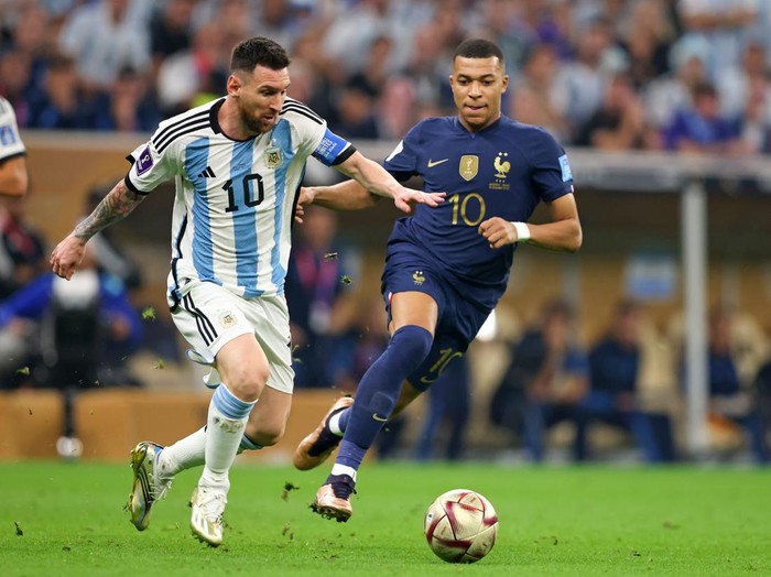 LUSAIL CITY, QATAR - DECEMBER 18: Lionel Messi of Argentina vies with Kylian Mbappe of France  during the FIFA World Cup Qatar 2022 Final match between Argentina and France at Lusail Stadium on December 18, 2022 in Lusail City, Qatar. (Photo by Stefan Matzke - sampics/Corbis via Getty Images)