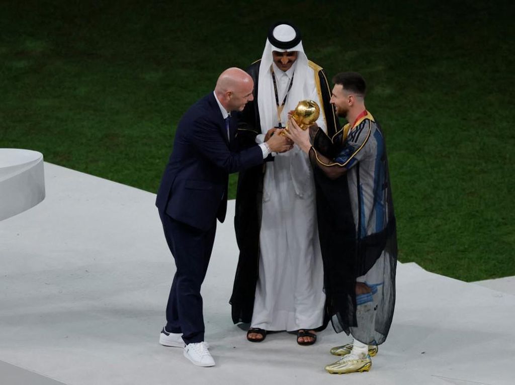 Jubah Bisht untuk Messi Dikecam, Cek Niat Qatar Menghadiahkannya