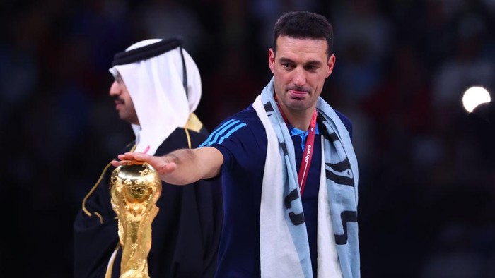 18 December 2022, Qatar, Lusail: Soccer, World Cup 2022 in Qatar, Argentina - France, Final, at Lusail Stadium, Argentinas coach Lionel Scaloni touches the World Cup trophy. Photo: Tom Weller/dpa (Photo by Tom Weller/picture alliance via Getty Images)