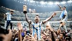 Mirip! Ini Momen-momen Maradona dan Messi dengan Trofi Piala Dunia