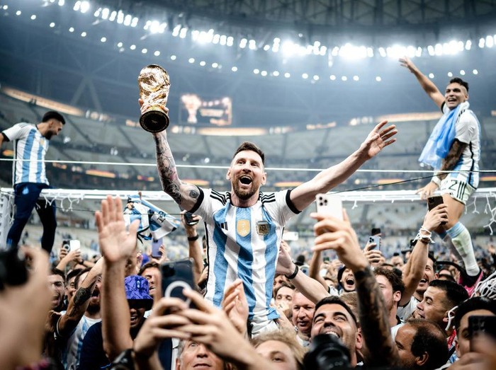LUSAIL CITY, QATAR - DECEMBER 18: Lionel Messi of Argentina celebrates victory with the trophy after the FIFA World Cup Qatar 2022 Final match between Argentina and France at Lusail Stadium on December 18, 2022 in Lusail City, Qatar. (Photo by Marvin Ibo Guengoer - GES Sportfoto/Getty Images)