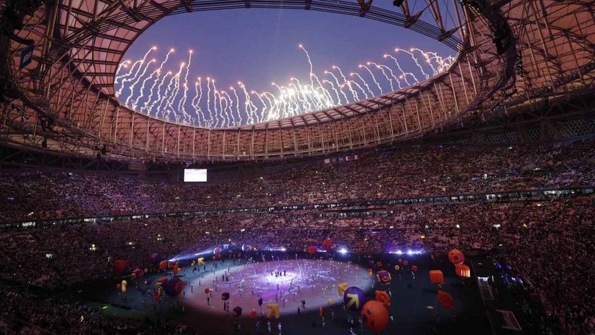 Momen closing ceremony Piala Dunia 2022 di Lusail. (Foto: Reuters/Bernadett Szabo)
