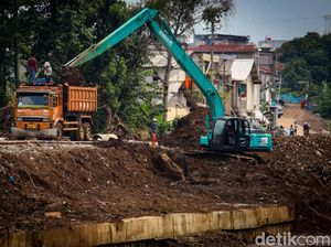 Jokowi Tegaskan Siapa Pun Gubernurnya Harus Konsisten Normalisasi Sungai