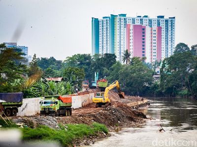 Menengok Progres Normalisasi Ciliwung di Cawang