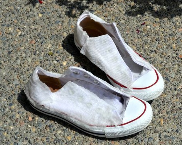Menjemur Sepatu Kanvas