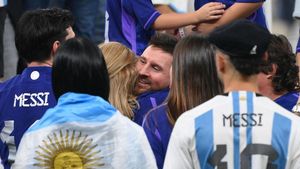 Momen Haru Messi Peluk Ibunda Usai Juara Piala Dunia 2022