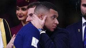 Momen Presiden Prancis Hibur Mbappe Usai Final Piala Dunia