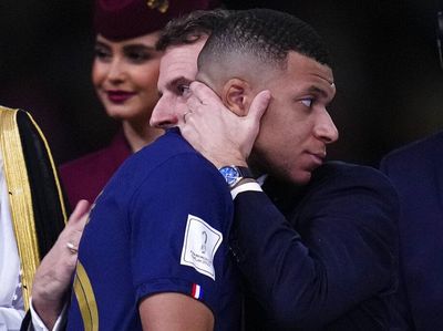 Momen Presiden Prancis Hibur Mbappe Usai Final Piala Dunia