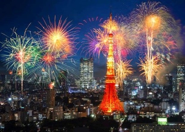 New Years in Tokyo Tokyo Tower menjadi salah satu tempat perayaan kembang api paling populer di Jepang