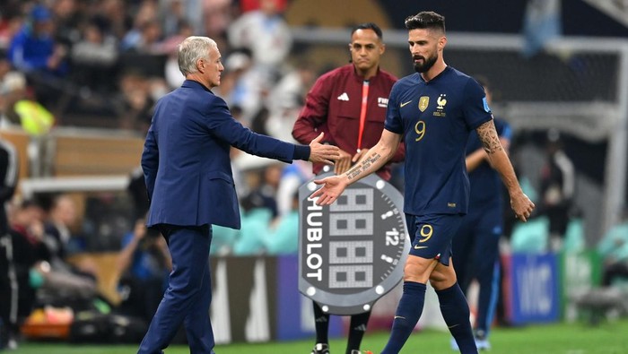 Olivier Giroud LUSAIL CITY, QATAR - DECEMBER 18: Olivier Giroud of France reacts with head coach Didier Deschamps as he is substituted during the FIFA World Cup Qatar 2022 Final match between Argentina and France at Lusail Stadium on December 18, 2022 in Lusail City, Qatar. (Photo by Dan Mullan/Getty Images)