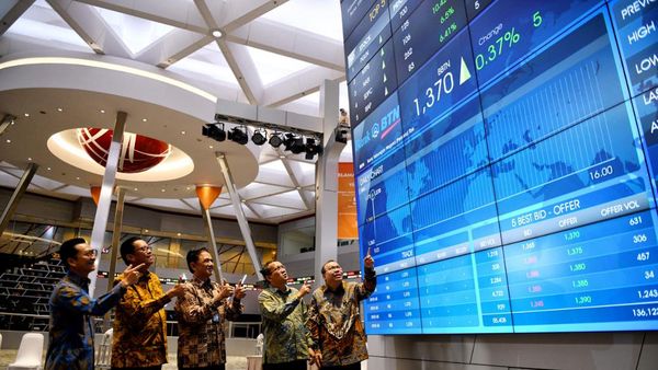 Momen Jajaran Direksi-Komisaris BTN Buka Perdagangan Saham di BEI