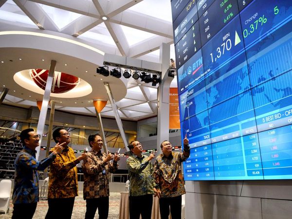 Momen Jajaran Direksi-Komisaris BTN Buka Perdagangan Saham di BEI
