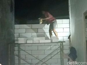 Sakit Hati Bikin Pria Tulungagung Tutup Akses Rumah Tetangga dengan Tembok Sakit Hati Bikin Pria Tulungagung Tutup Akses Rumah Tetangga dengan Tembok