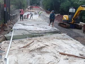 Hampir Rampung Diperbaiki, Jembatan Cisadane Bogor Bisa Dilintasi Pekan Ini Hampir Rampung Diperbaiki, Jembatan Cisadane Bogor Bisa Dilintasi Pekan Ini