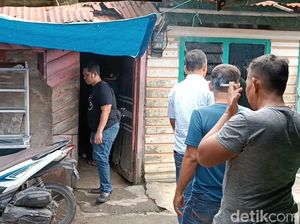 Penggerebekan Rumah Diduga Jadi Sarang Tempat Nyabu di Medan Penggerebekan Rumah Diduga Jadi Sarang Tempat Nyabu di Medan