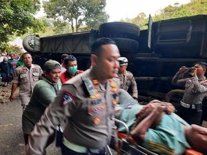 Bus Rombongan Unri Kecelakaan Beruntun di Sumbar, 33 Orang Luka