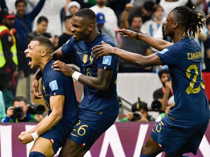 LUSAIL CITY, QATAR - DECEMBER 18: Kylian Mbappe of France celebrates after scoring the team's second goal with Marcus Thuram of France and Eduardo Camavinga of France during the Final - FIFA World Cup Qatar 2022 match between Argentina and France at the Lusail Stadium on December 18, 2022 in Lusail City, Qatar (Photo by Pablo Morano/BSR Agency/Getty Images)