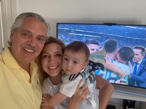 Presiden Unggah Foto Selfie di Depan TV Usai Argentina Juara Piala Dunia