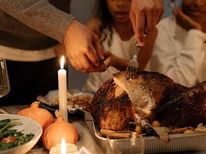 Bela Masakan Istri di Depan Keluarga Besar, Pria Ini Menuai Dukungan