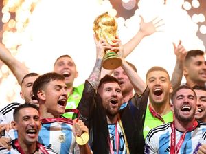 Sejarah Bisht, Jubah yang Dipakai Messi saat Terima Piala Dunia Sejarah Bisht, Jubah yang Dipakai Messi saat Terima Piala Dunia