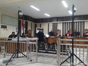 4 Pejabat Pemalang Penyuap Bupati Dituntut 2 Tahun Penjara 4 Pejabat Pemalang Penyuap Bupati Dituntut 2 Tahun Penjara