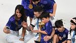 So Sweet, Messi Rayakan Juara Piala Dunia Bersama Istri dan Anak