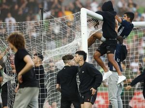 Tak Hanya di Indonesia, Pertandingan Sepak Bola di Melbourne Juga Rusuh