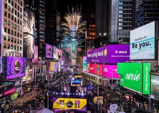 Times Square Garden Perayaan malam tahun baru yang sangat spektakuler berada di jantung ibukota New York yakni Times Square Garden