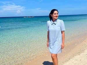 8 Gaya Titi Kamal Liburan ke Pantai Bareng Keluarga, Outfitnya Banjir Pujian 8 Gaya Titi Kamal Liburan ke Pantai Bareng Keluarga, Outfitnya Banjir Pujian