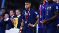 Meski Mbappe meraih trofi Golden Boot sebagai pencetak gol terbanyak di Piala Dunia 2022, wajah kecewanya tak bisa disembunyikan. (AP Photo/Natacha Pisarenko)