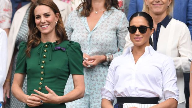 LONDON, ENGLAND - JULY 13: Catherine, Duchess of Cambridge and Meghan, Duchess of Sussex in the Royal Box on Centre Court during day twelve of the Wimbledon Tennis Championships at All England Lawn Tennis and Croquet Club on July 13, 2019 in London, England. (Photo by Karwai Tang/Getty Images)